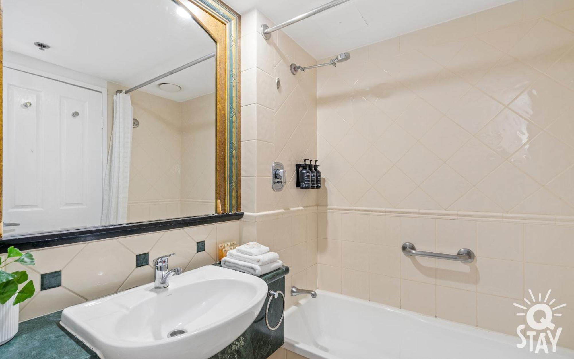 Legends Surfers Paradise Mid Week Madness Deal - Q Stay Gold Coast Exterior foto